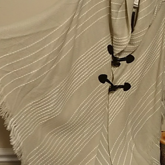 NWT Mixit Women's Sweater Poncho - Cream - One Size - Picture 3 of 8